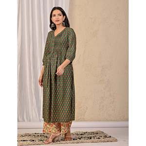Conjunto Casual de Kurta y Pantalón de Algodón con Estampado de Bloques Verdes - Product Image 4