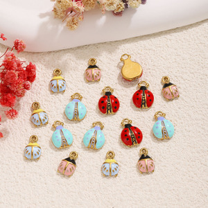 จี้แมลงเต่าทองเคลือบเงา |   จี้รูปแมลงเต่าทองหลากสี ชุบทอง 18K PVD บนสแตนเลสสตีล กันน้ำ ป้องกันการแพ้ ไม่หมองคล้ำ - Product Image 2