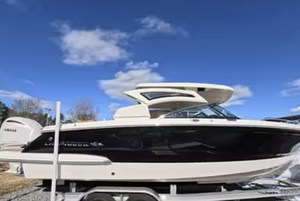 Bateau de travail à moteur hors-bord Chaparral 270 OSX 2025, cabine à toit rigide, industriel, bricolage, OEM, ODM, garantie de 3 ans, France - Product Image 2