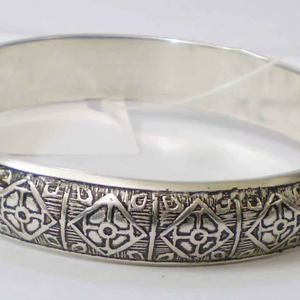 Bracelet en cuivre plaqué argent de luxe avec motif géométrique de diamants gravés, style antique sophistiqué, artisanat métallique - Product Image 1