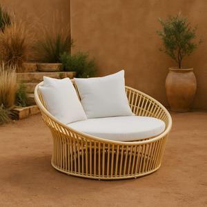 Banc minimaliste moderne et durable en rotin pour l'intérieur et l'extérieur pour hôtels, villas, salles à manger et salons, parcs et appartements - Product Image 4