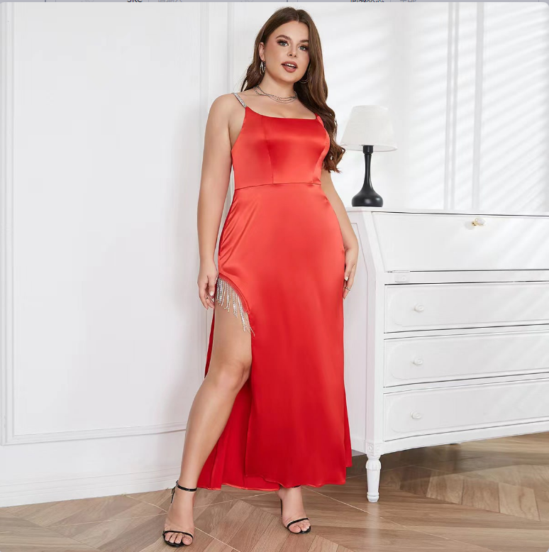 Mujer Vestido De Pie Frente Mosaico Pared Brasero Color Carbón Piel