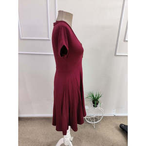 Robe courte en viscose à manches courtes et col en V pour femme avec détail léopard sur un côté, 37600 - Bourgogne - Product Image 6