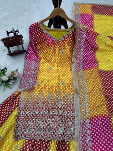 Hilo de impresión Digital de seda Chinon de diseñador pesado con bordado de secuencia y Top DE TRABAJO DE ESPEJO Real y Palazzo con traje Dupatta - Product Image 6