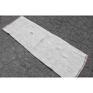 Alfombra Turca, Alfombra Vintage de 2x6 pies, Alfombra Blanca con Estampado Animal Rojo - Product Image 4