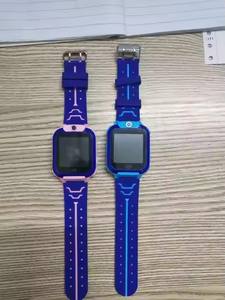 Montre connectée pour enfants avec bouton SOS, écran tactile, suivi GPS LBS, étanche IP67, boussole, assistant vocal IA, double SIM - Product Image 2