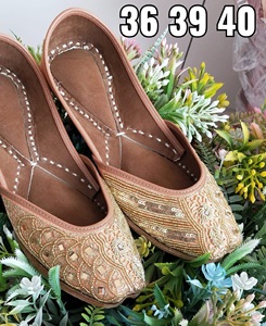 Jutti de style indien pour les fêtes, broderie en cuir, artisanat, jutti pour femmes - Product Image 2