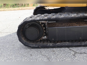 Miniexcavadora Caterpillar 303.5E2 CR Usada con Horas Bajas Excelente Estado - Product Image 6