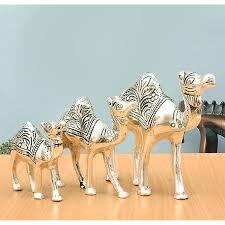 Sculpture de chameau de style moderne faite à la main, en aluminium et en laiton, personnalisable pour la décoration de la maison, table, anniversaires - Product Image 2