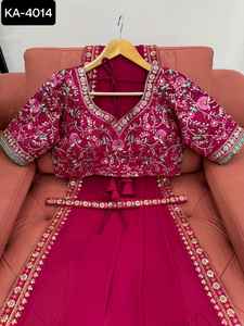 Fantaisie Femmes Porter Lourd Threar Broderie Travail Saree avec Mono Benglori Soie Blouse À La Mode Designer Doux Banarasi Soie Saree - Product Image 4