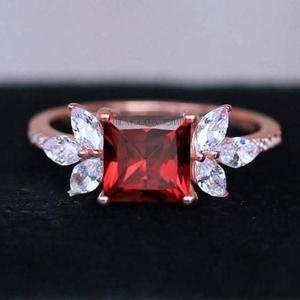 Fournisseur indien Bague en diamant naturel classique parfaite pour la mode éthique ou les occasions spéciales disponibles au meilleur prix - Product Image 1