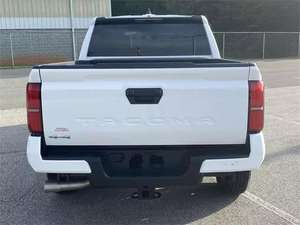 Tacoma SR5 2024 Usado en Excelentes Condiciones, Volante a la Izquierda, Coupé Turbo, Asientos de Cuero, R16, Techo Solar Automático, 5 Plazas, Luces Diurnas LED - Product Image 6