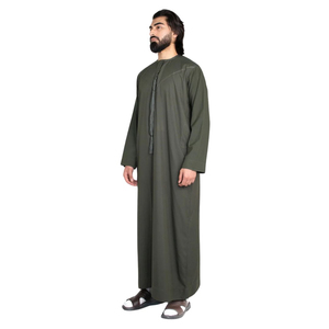Thobe traditionnel omanais personnalisé poitrine tussle vêtements musulmans à manches longues thobe pour hommes en gros dernière conception Thobe / Thawb - Product Image 4