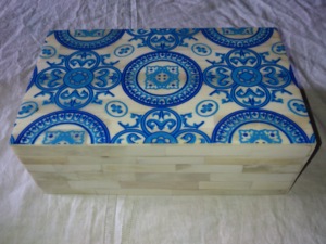 Caja de Joyería de Resina de Alta Calidad con Incrustaciones de Patrones de Animales, Regalo Hecho a Mano, Arte en Madera Tallada, Coleccionable en Venta - Product Image 6