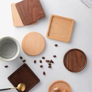 Posavasos de madera de diseño antiguo moderno hechos a mano con detalles intrincados para un toque de mesa rústico y elegante - Product Image 2