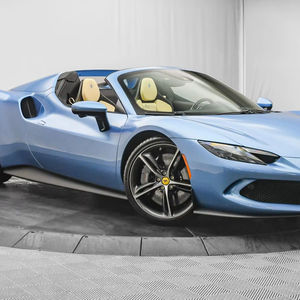 Ferrari 296 GTS Convertible 2024, Ligeramente Usado, en Excelentes Condiciones - Product Image 1