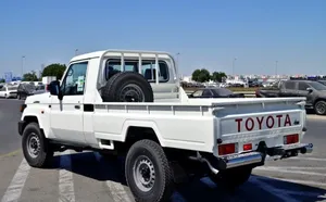 Meilleure Offre LandCruisers LC79 Simple Cabine 2.8L Diesel 4x4 Manuelle Modèle 2025 Parfait État Propre Excellent État Prête à l'Exportation - Product Image 4