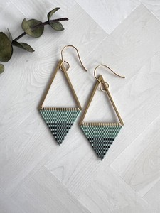 Cuentas de cristal modernas y pendientes de repetición con diseño turquesa y flecos en cascada, regalo de joyería único de MS Handicraft - Product Image 2