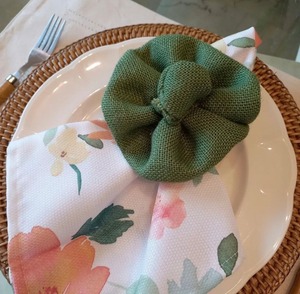 Ensemble Premium d'Anneaux de Serviette Ronds en Jute avec Fleurs Décoratives pour la Mise en Scène de Table Moderne, la Restauration à Domicile et les Événements, Origine Inde - Product Image 6