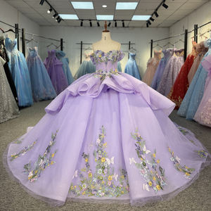 Robe de bal Quinceañera exclusive 2-en-1 modèle Sweetheart 6528 avec dentelle, perles, appliqués brodés et traîne chapelle - Product Image 1