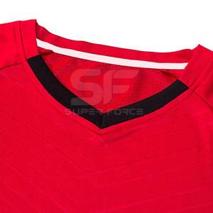 ชุดเสื้อฟุตบอลแบบกำหนดเองเสื้อฟุตบอลระบายอากาศได้และกางเกงขาสั้นสำหรับการฝึกเป็นทีม - Product Image 4