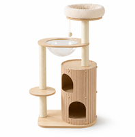 Arbre à chat peu encombrant avec griffoir, plateforme de repos en MDF et feutre, et maisonnette fermée pour chatons