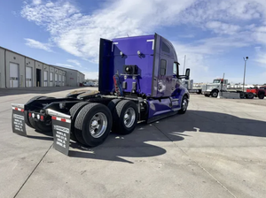 ¡COMPRA AHORA! Manipuladores de servicio pesado para camiones con cabina dormitorio T680 2022 con motor PACCAR MX13 de 510 HP y 1850 lb.ft de torque - Listos para enviar. - Product Image 3