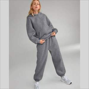 IOTA SPORTS Women Hooded Casual Sweatsuits Luxury 100% Cotton 380GSM Soft Fleece Regular Fit Custom Logo Jogger Sets - Product Image 5