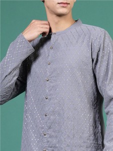 Top vente de haute qualité Kurta géométrique brodé paillettes Mandarin col Georgette Kurta ensemble pour hommes au prix de gros - Product Image 5