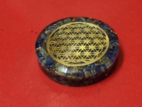Pendentif en disque d'orgone fait main avec pierres précieuses mélangées et cordon - Haute qualité, prix raisonnable
