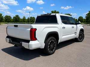 Pick-up 4x4 2024, conduite à gauche, boîte automatique, diesel turbo, intérieur cuir foncé, 4 places, régulateur de vitesse adaptatif - Product Image 2