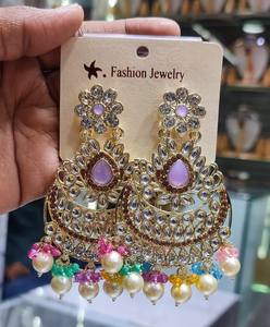 INDIO ÚLTIMO TRADICIONAL KUNDAN CHAPADO EN ORO ALTO CON DISEÑADOR DE PERLAS HERMOSO JUEGO DE PENDIENTES KUNDAN FANCY PARA MUJERES Y NIÑAS - Product Image 6
