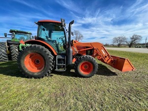 Kubota M5 091 Tractor 4WD Tractor agrícola con cargador frontal Equipo agrícola Tractor de motor diésel de alto rendimiento - Product Image 3