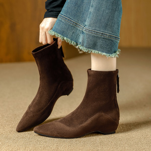 Chaussures à talons hauts pour femmes, escarpins à bout pointu et talon carré en daim doux avec semelle intérieure confortable pour occasions formelles - Product Image 1