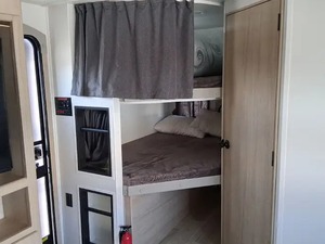 Roulotte Winnebago M-i-n-n-i-e 2801BHS 2024 d'occasion prête à la vente - Product Image 2