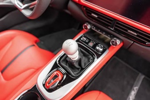 LISTO PARA ENVIAR LHD/RHD 2024 LOT-US EMIRA V6 PRIMERA EDICIÓN, TRANSMISIÓN MANUAL DE 6 VELOCIDADES, MOTOR V6 SUPERCARGADO DE 400 HP - Product Image 5