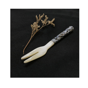 Cuillère à caviar en nacre de haute qualité 50 Fabriquée au Vietnam Couleur naturelle Marque HUONG DANG 12cm Prix abordable - Product Image 1