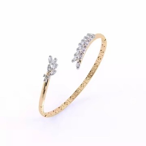 Pulsera abierta de oro blanco/Rosa sólido de 14 quilates con Moissanite cultivado en laboratorio de corte Marquesa, pulseras en capas de diseñador, joyería fina - Product Image 4