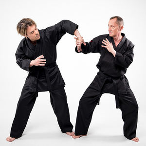 Uniforme de karaté d'arts martiaux avec tissu en coton de haute qualité et personnalisation dans les logos et étiquettes de marque - Product Image 1