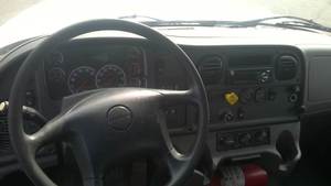 Échangez avec nous pour un camion plateau à double essieu M2 d'occasion de 2019 - 300 CV, boîte automatique 6 vitesses, expédition mondiale - Product Image 2