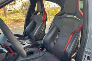 BMW M3 CS 2024 Usado en Buen Estado, 6300 Millas, Motor de 6 Cilindros con Doble Turbo, Frenos de Cerámica de Carbono M, Color Gris Brooklyn - Product Image 4