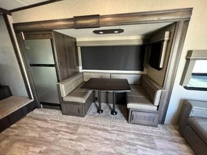 Caravana Usada Serie 2023 G-r-a-n-d D-e-s-i-g-n R-e-f-l-e-c-t-i-o-n 150 278BH en Venta - Product Image 4