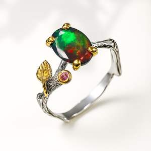 Bague en opale noire d'inspiration naturelle, certifiée IGI, en argent sterling, bijoux de luxe pour les fêtes, élégante, déclaration de style, beauté organique - Product Image 1