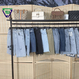 All'ingrosso di seconda mano da <span class=keywords><strong>donna</strong></span> pantaloni <span class=keywords><strong>in</strong></span> Denim di <span class=keywords><strong>cotone</strong></span> di dimensioni miste 5 punti <span class=keywords><strong>vestiti</strong></span> usati per pantaloni estivi alla rinfusa - Product Image 1