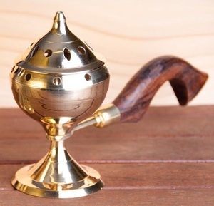 Quemador Bakhoor y Dhoop de latón tradicional con recortes adornados y pedestal de cristal para fragancia para el hogar - Product Image 4