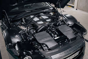 Coupé d'occasion 2024, propulsion arrière, turbo, cuir, régulateur de vitesse adaptatif, jantes 19 pouces, boîte manuelle, conduite à gauche, couleur foncée, sans accident, prêt à être expédié. - Product Image 4