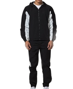 Conjunto de 2 piezas OEM personalizado de nailon arrugado elegante: Sudadera con capucha y cremallera en contraste y pantalón jogger de nailon para hombre - Product Image 1