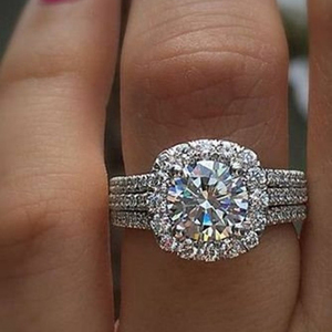 1.50 CT รอบตัดรัศมี Moissanite 3ก้านแหวนหมั้น - Product Image 1