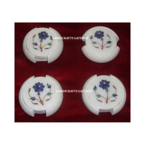 Ensemble de dessous-de-verre uniques faits à la main, très demandés, avec incrustations de marbre blanc et motifs floraux, pour la décoration de la maison, de la cuisine et des hôtels. - Product Image 1