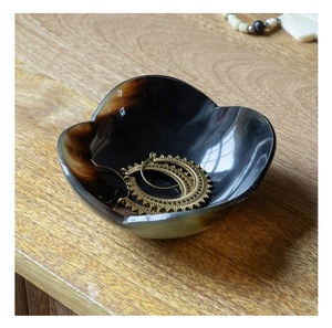 Bol à salade et à fruits vintage en corne de buffle sculptée, vaisselle indienne en corne, idéal pour les cadeaux d'affaires - Product Image 6